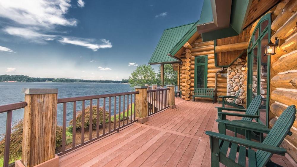 Azalea Retreat by AvantStay Sleeps 34 Pool